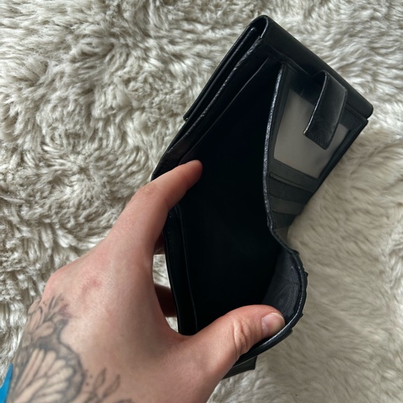 Salvatore Ferragamo - Gancini Key Ring Black Leather Bi Fold Wallet - Picture 9 of 16